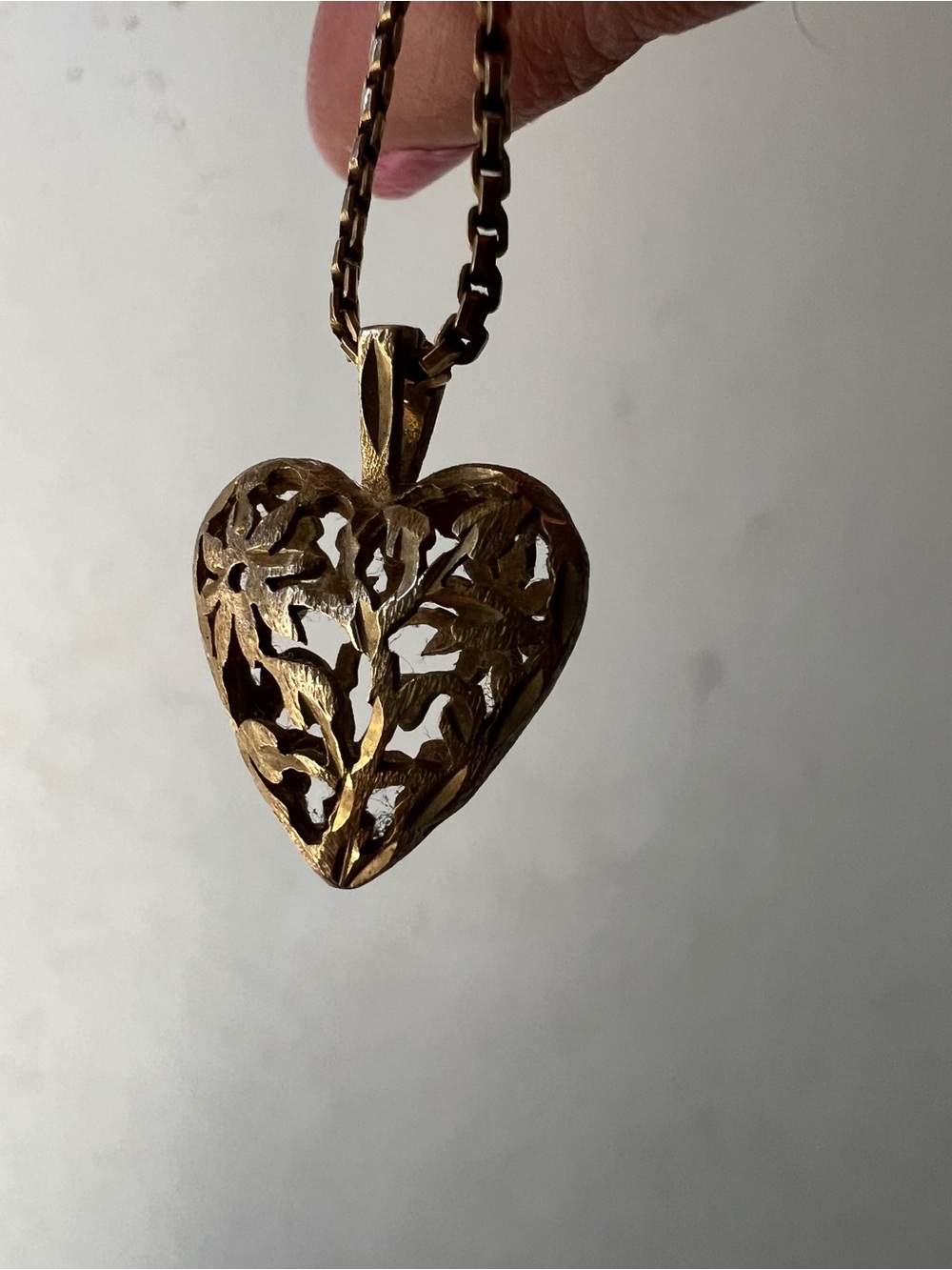 14K Gold Heart Pendant Necklace - Picture 5 of 9